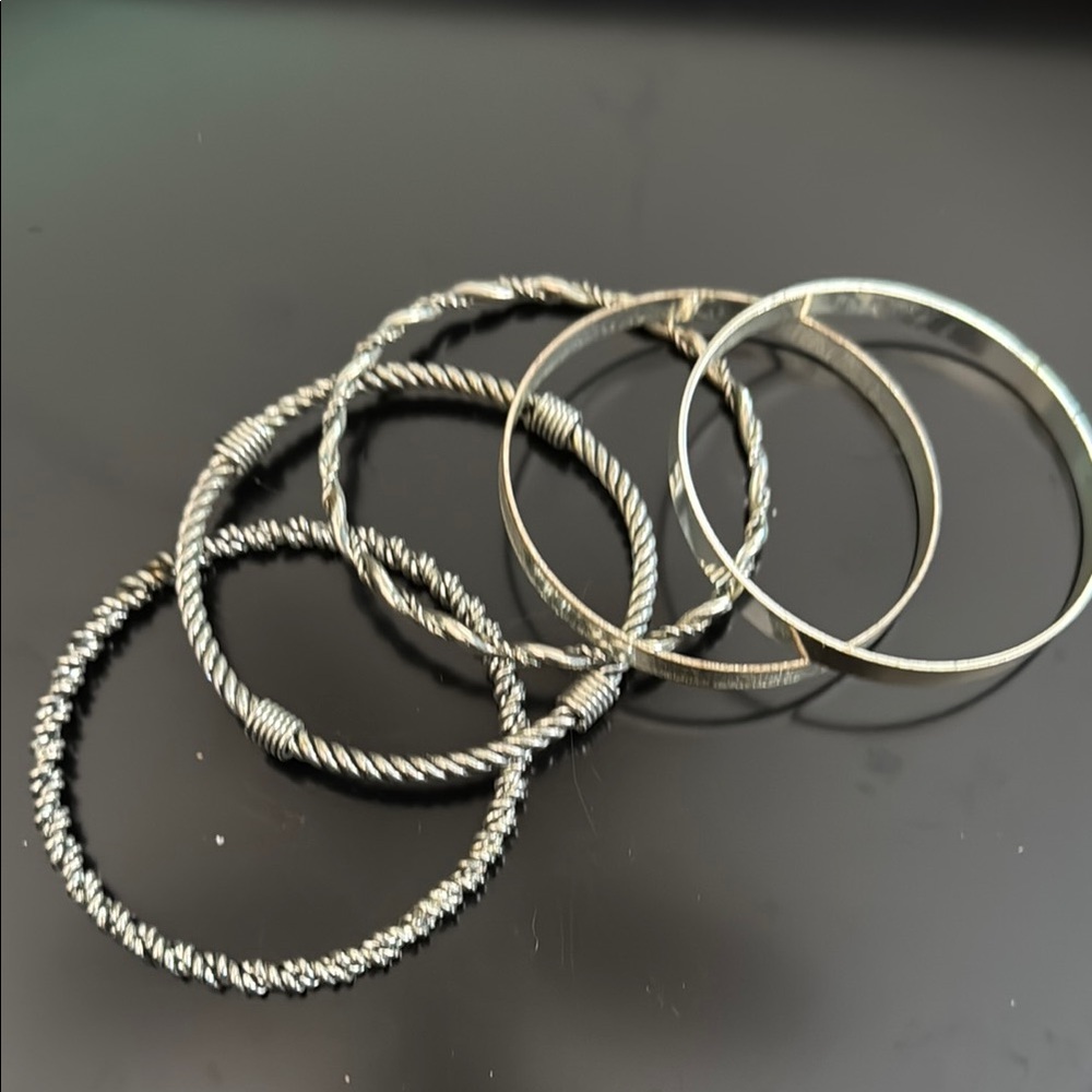 Elegant Silvertone Bangle 5 pc. Set